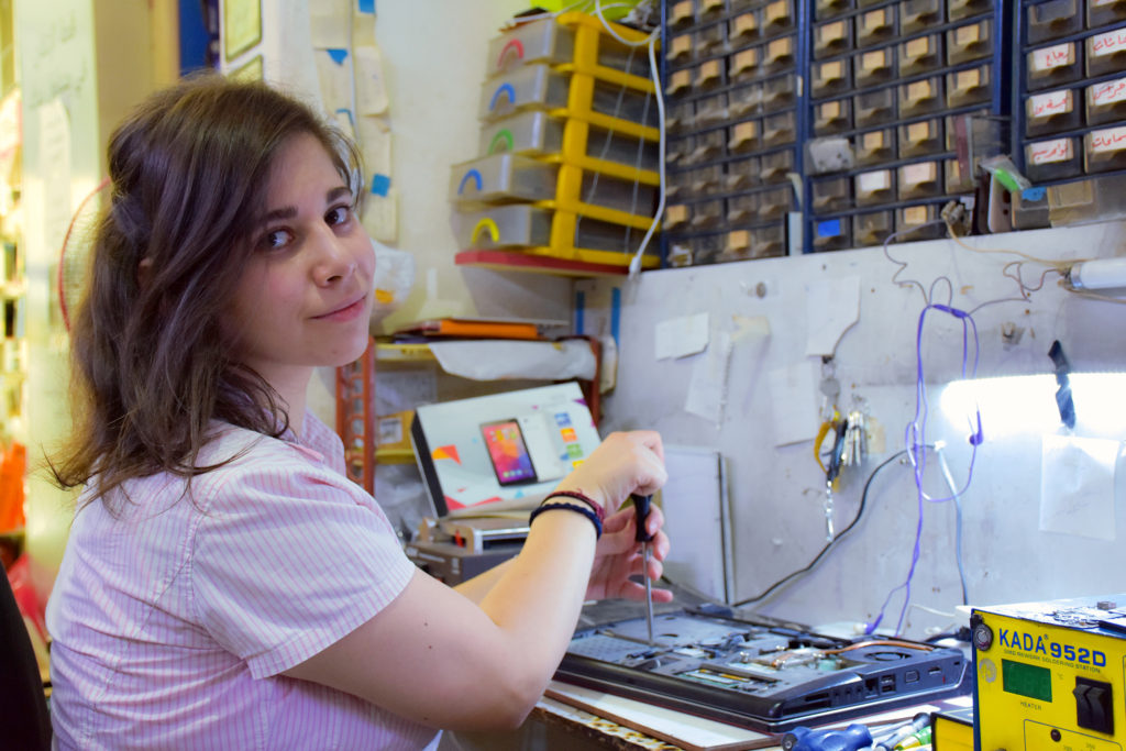 Repairing laptops | Syria Resilience Consortium